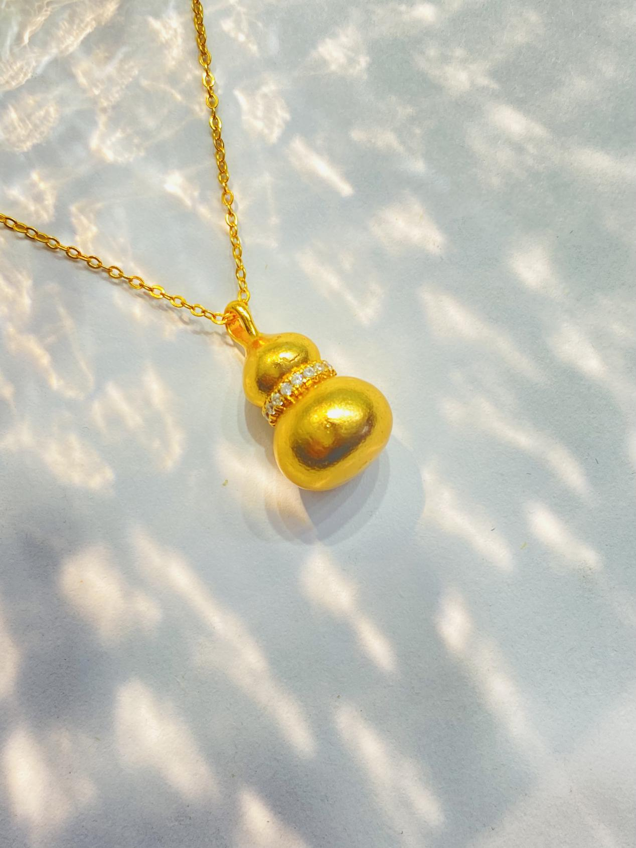 Fortune and Prosperity Round Satisfaction Silver Diamond Gourd Pendant Necklace