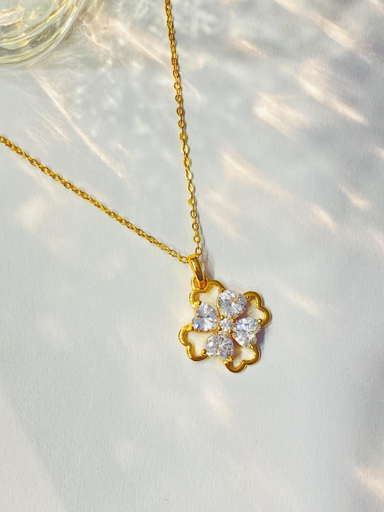 Four-leaf clover lucky flower necklace
