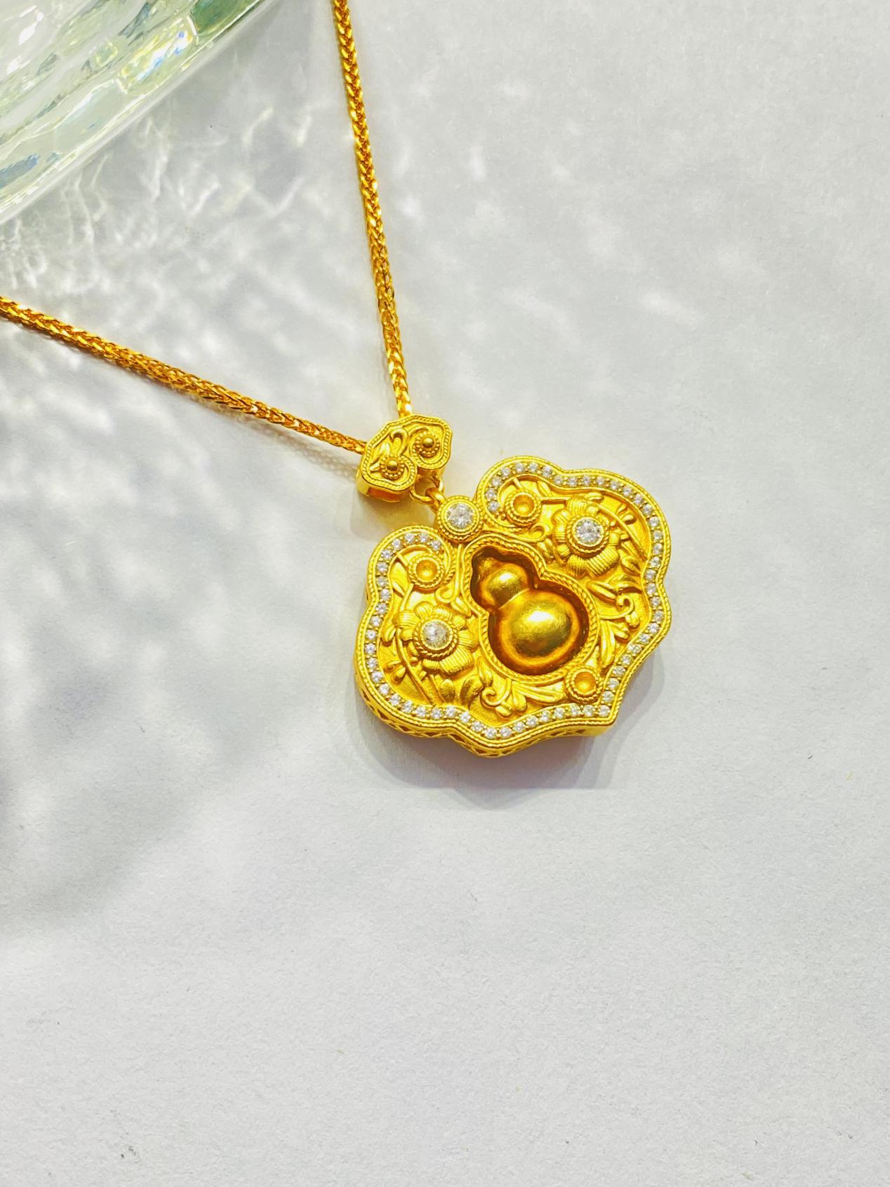 Fortune and Prosperity Sterling Silver Diamond-Inlaid Lock Pouch Necklace