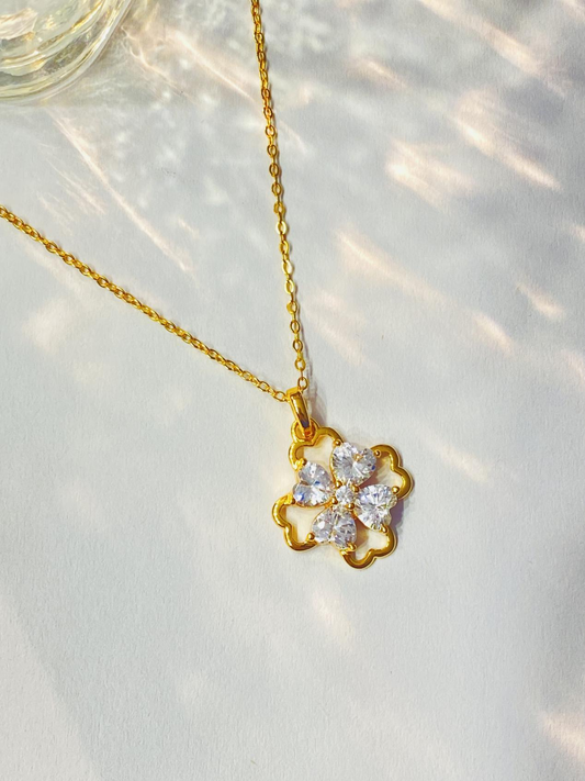 Four-leaf clover lucky flower necklace